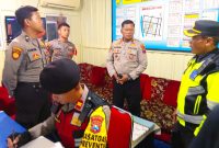 Saat pengecekan Pos Pam yang berlokasi di Jalan Dhoho, Kota Kediri, Jatim. ( foto : PURNAMA NEWS.COM/ hernowo )